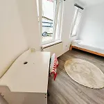 House With Big Courtyard, 4 Parking Spots Boekarest