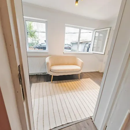 Дом отдыха House With Big Courtyard, 4 Parking Spots *