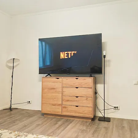 House With Big Courtyard, 4 Parking Spots *