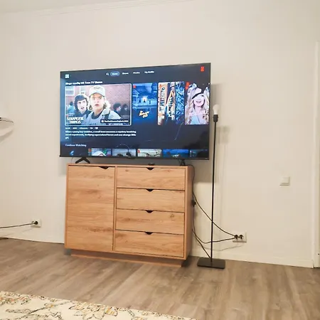 House With Big Courtyard, 4 Parking Spots Бухарест