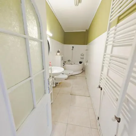 Дом отдыха House With Big Courtyard, 4 Parking Spots