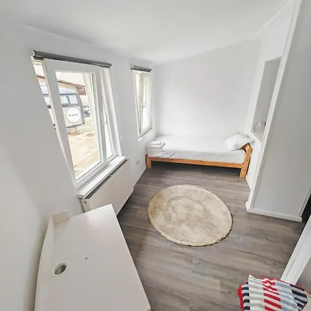 Дом отдыха House With Big Courtyard, 4 Parking Spots