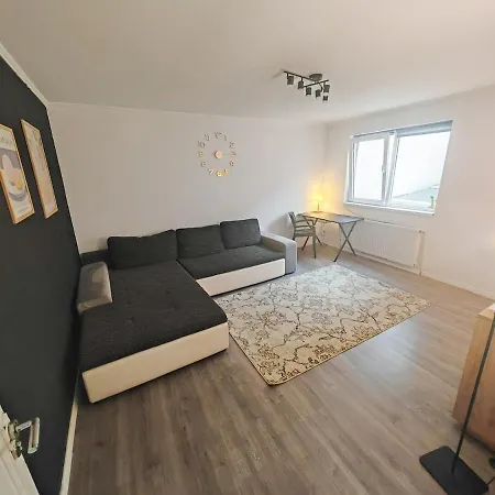 House With Big Courtyard, 4 Parking Spots Бухарест