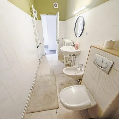 House With Big Courtyard, 4 Parking Spots *