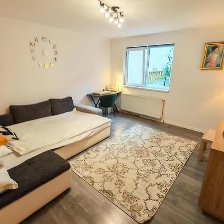 House With Big Courtyard, 4 Parking Spots * Бухарест