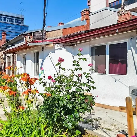 Дом отдыха House With Big Courtyard, 4 Parking Spots *