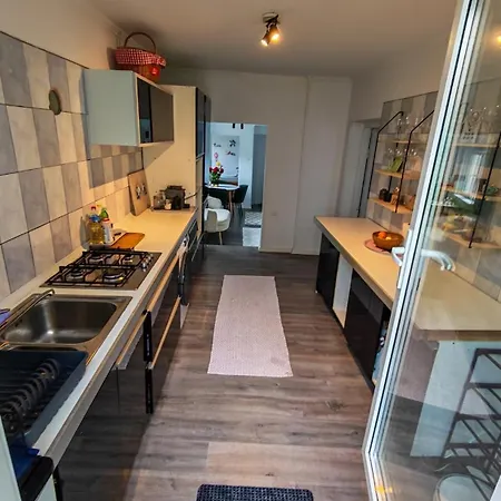 Дом отдыха House With Big Courtyard, 4 Parking Spots Бухарест
