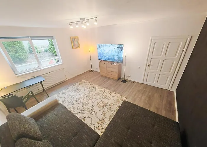 House With Big Courtyard, 4 Parking Spots