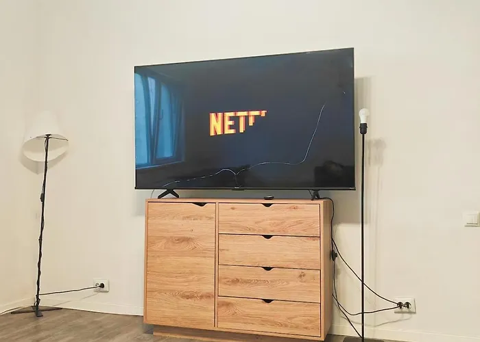 House With Big Courtyard, 4 Parking Spots *