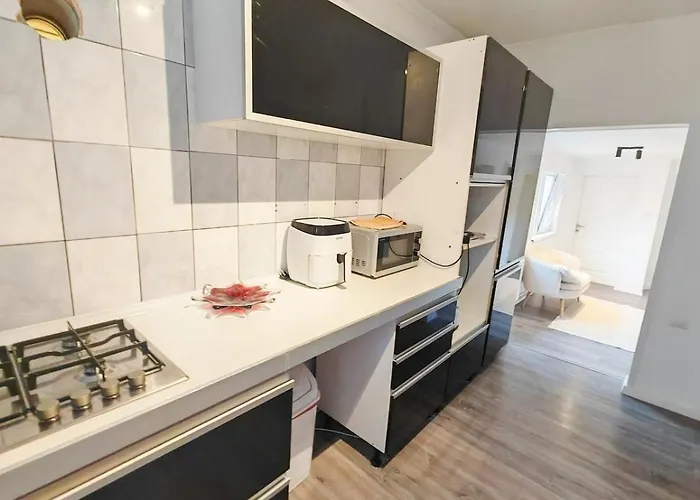 Feriehus House With Big Courtyard, 4 Parking Spots Bukarest