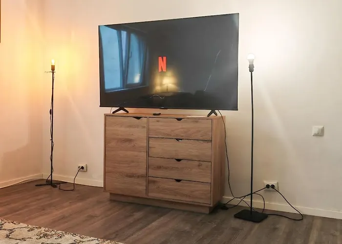 House With Big Courtyard, 4 Parking Spots Holiday home *