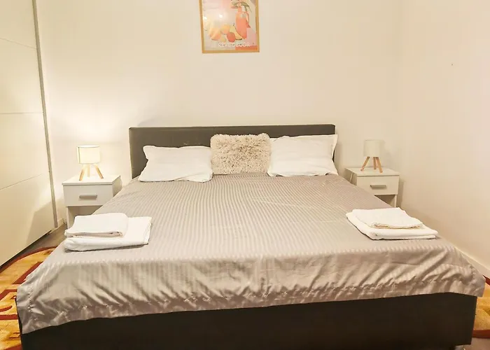 House With Big Courtyard, 4 Parking Spots * Bukarest