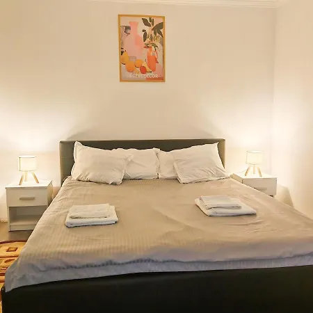 Nyaraló House With Big Courtyard, 4 Parking Spots Bukarest