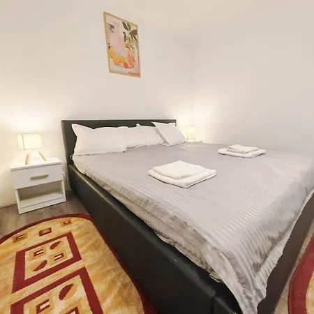 House With Big Courtyard, 4 Parking Spots Nyaraló Bukarest