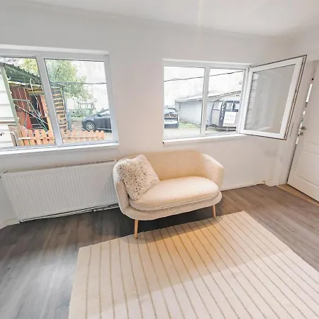 House With Big Courtyard, 4 Parking Spots Nyaraló *