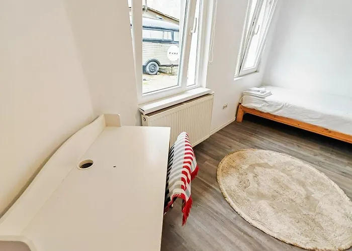House With Big Courtyard, 4 Parking Spots Βουκουρέστι