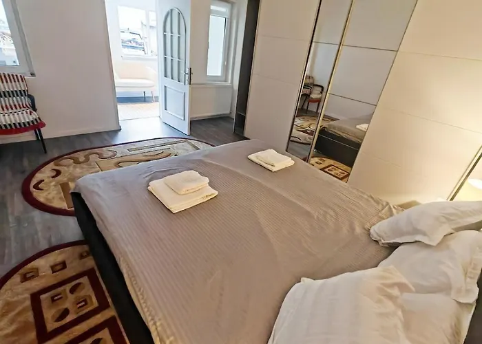 House With Big Courtyard, 4 Parking Spots Βουκουρέστι