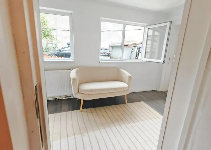 Hébergement de vacances House With Big Courtyard, 4 Parking Spots
