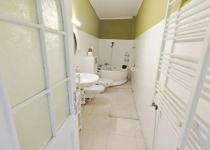 Hébergement de vacances House With Big Courtyard, 4 Parking Spots