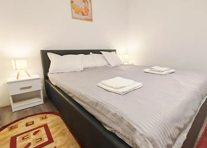 House With Big Courtyard, 4 Parking Spots Hébergement de vacances Bucarest
